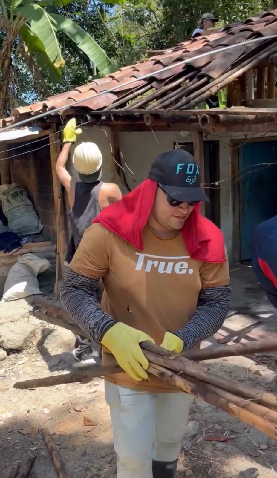 Voluntarios apoyando a la comunidad